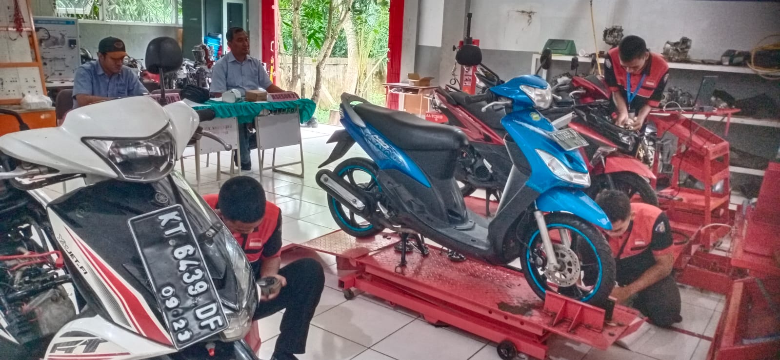 kegiatan uji kompetensi bersama punguji dari yamaha